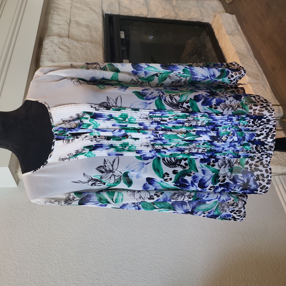 🌟 White House Black Market Blouse w/ Gold Piece Ties